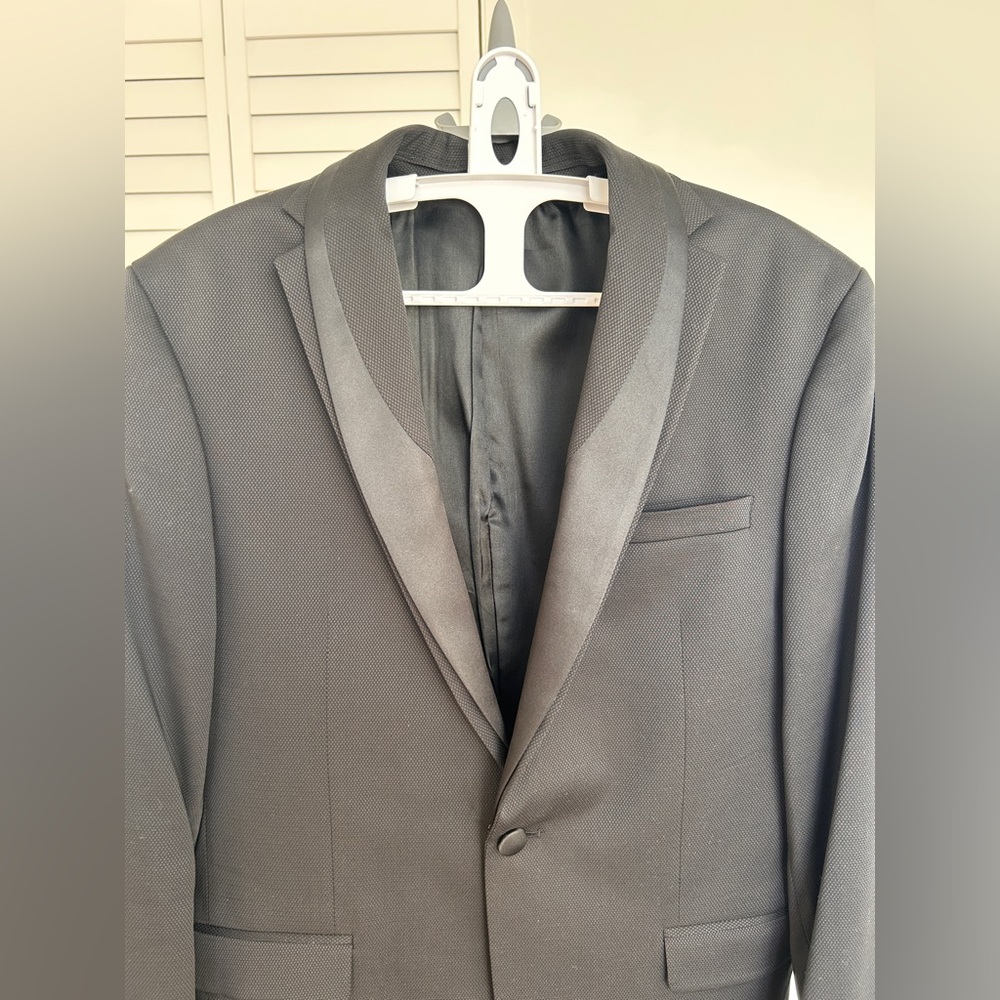 3-piece black tuxedo wedding and business suit with removable collar - Picture 2 of 16